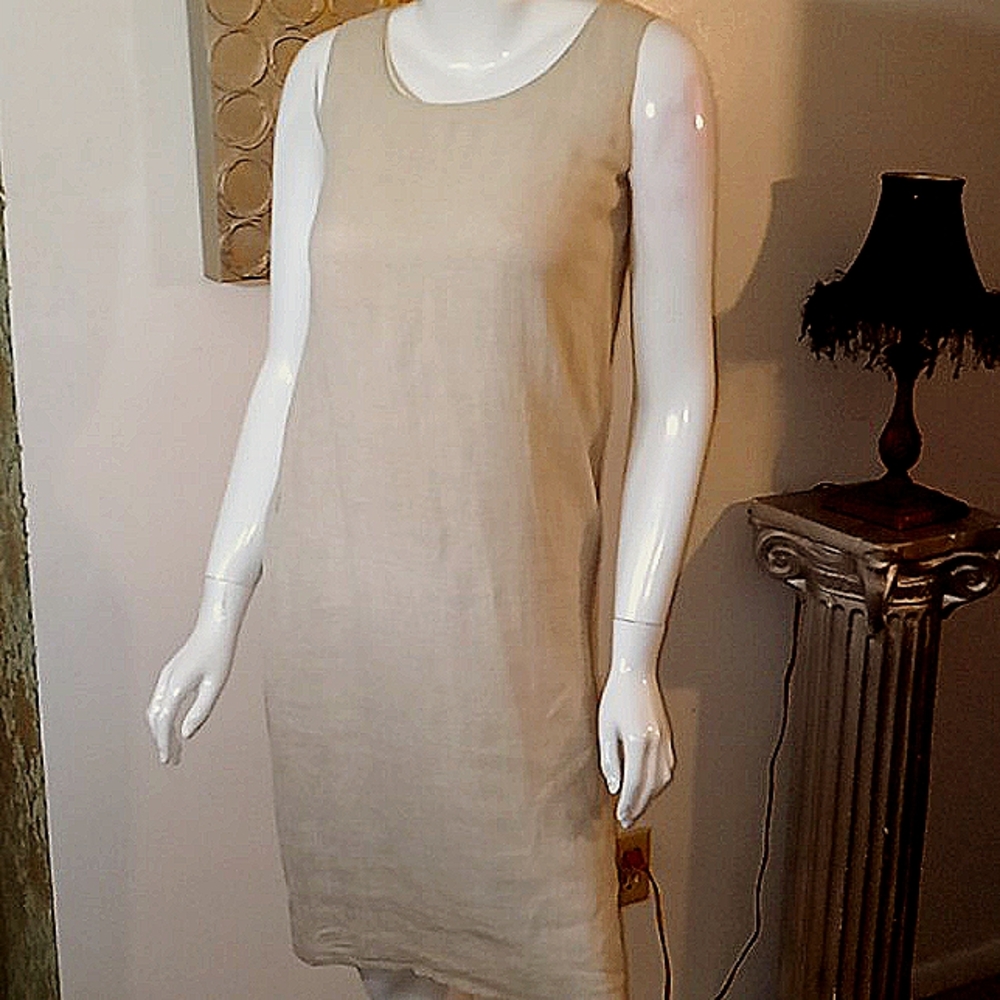 Weekend Maxmara Sleeveless Linen Dress.  SZ L..  Made in Italy.  Dress has slip